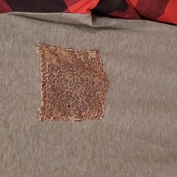 Long sleeve shirt-size small - Picture 3 of 3